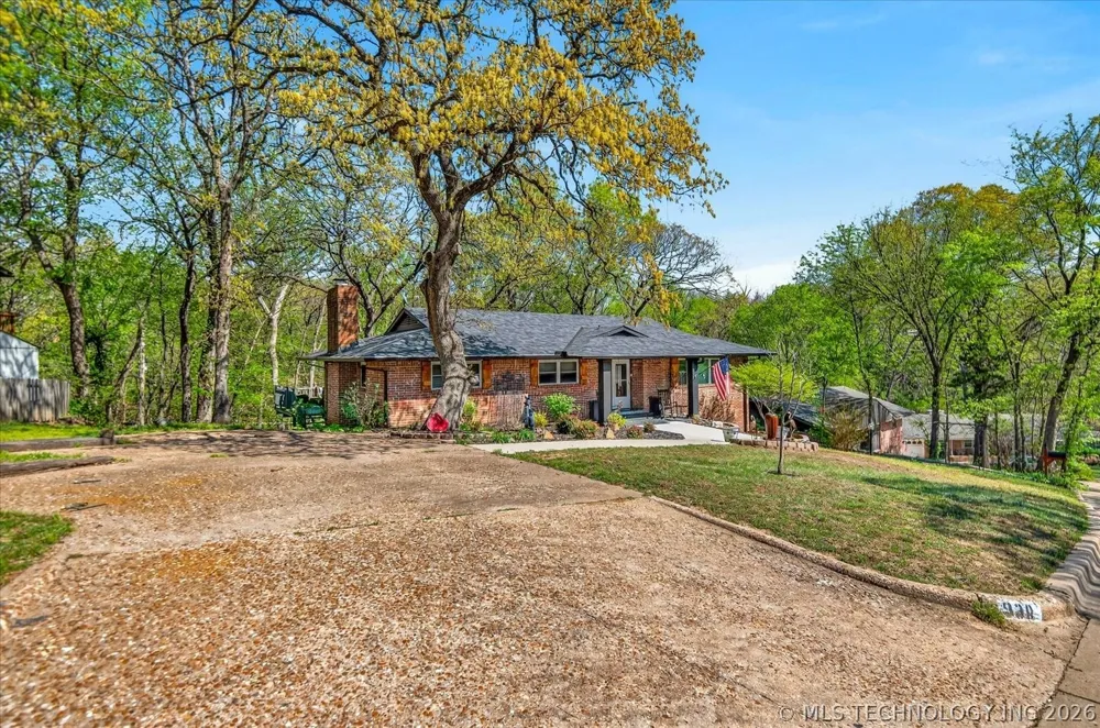 930 Briarwood Drive Bartlesville, OK 74006