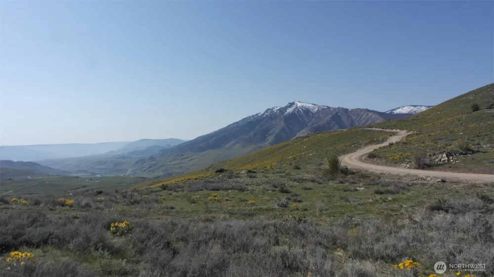 31 Cowboy Road Methow, WA 98834