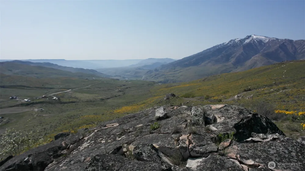 31 Cowboy Road Methow, WA 98834