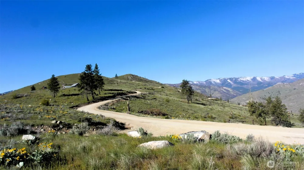 31 Cowboy Road Methow, WA 98834