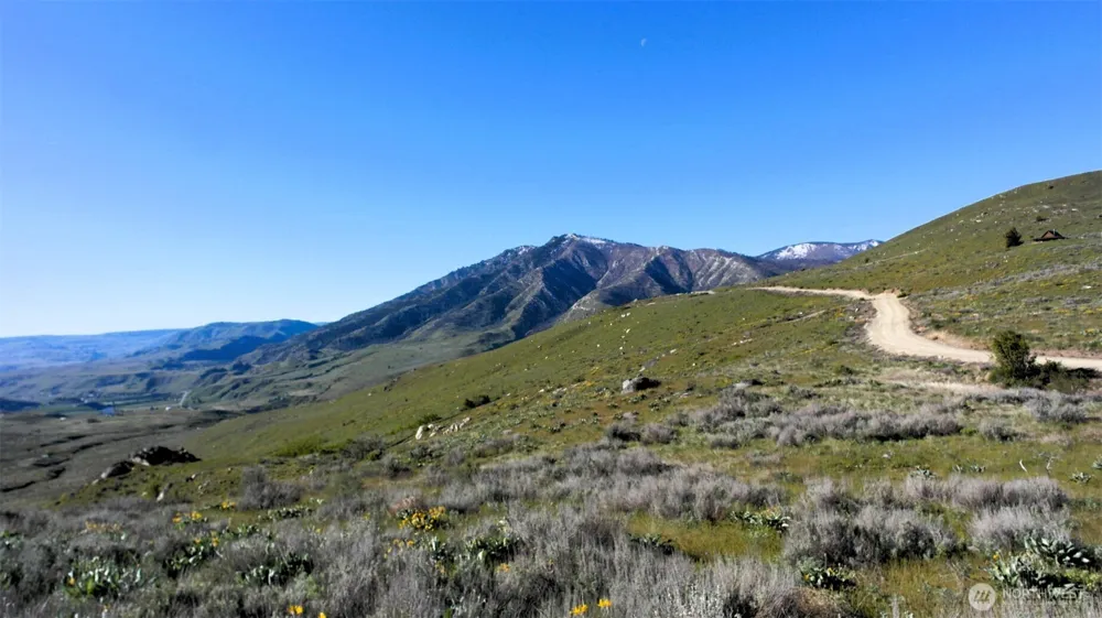 31 Cowboy Road Methow, WA 98834