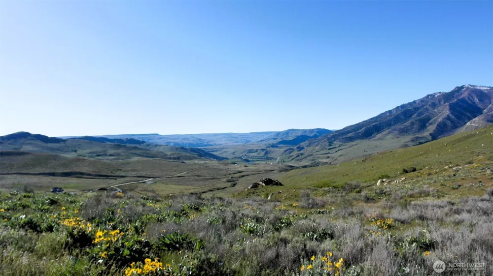 31 Cowboy Road Methow, WA 98834
