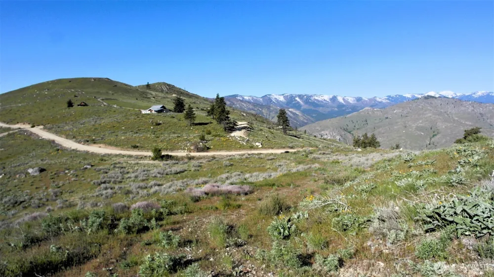 31 Cowboy Road Methow, WA 98834