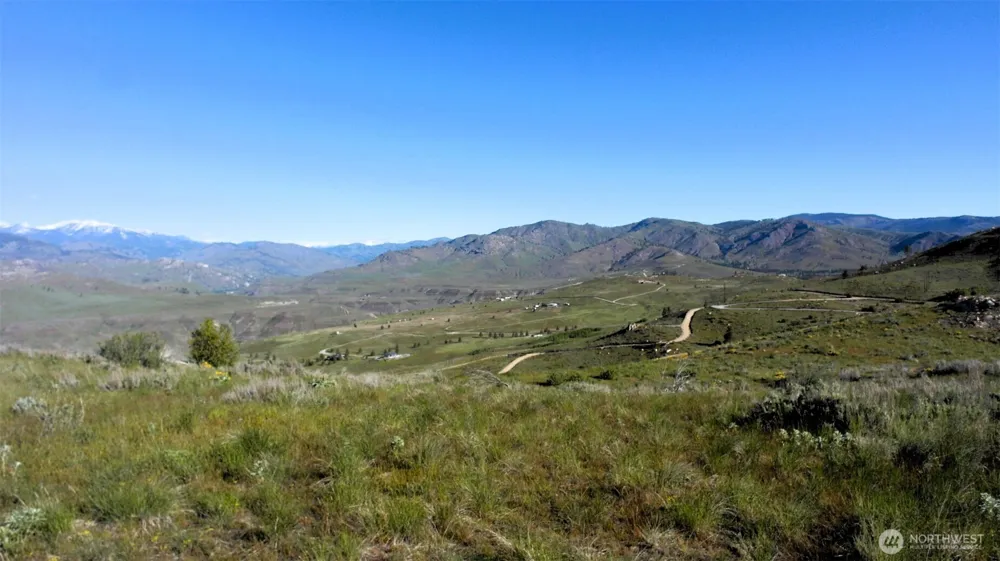 31 Cowboy Road Methow, WA 98834