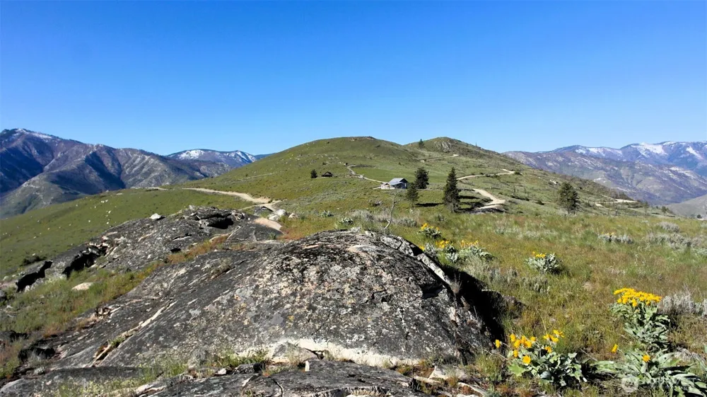 31 Cowboy Road Methow, WA 98834
