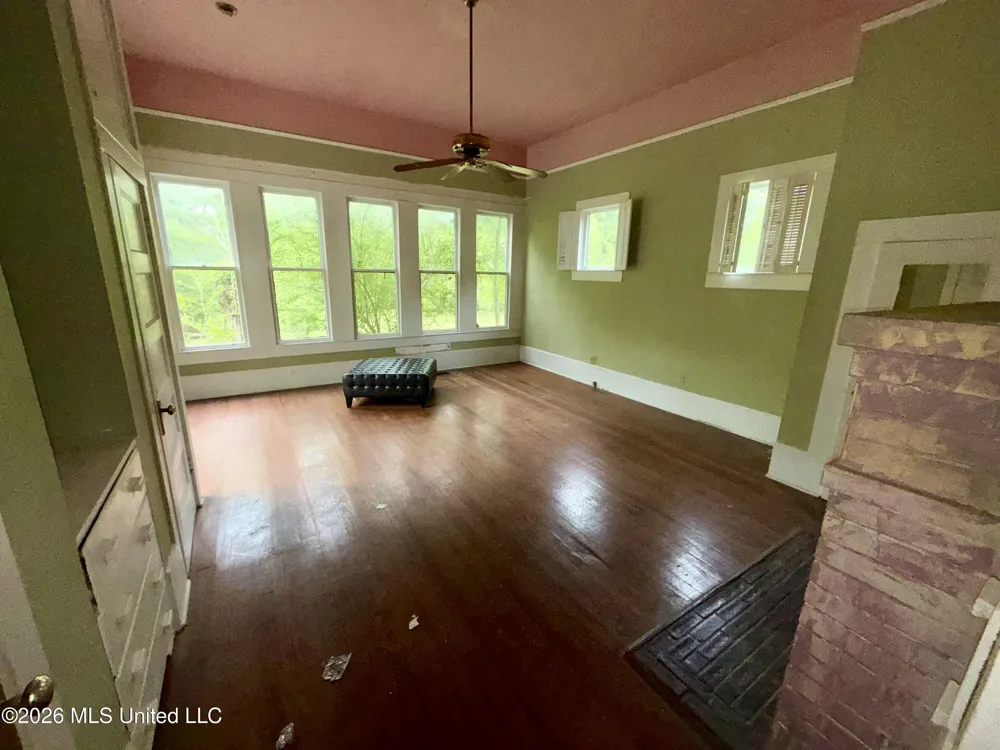 101 S Main Street Mount Olive, MS 39119