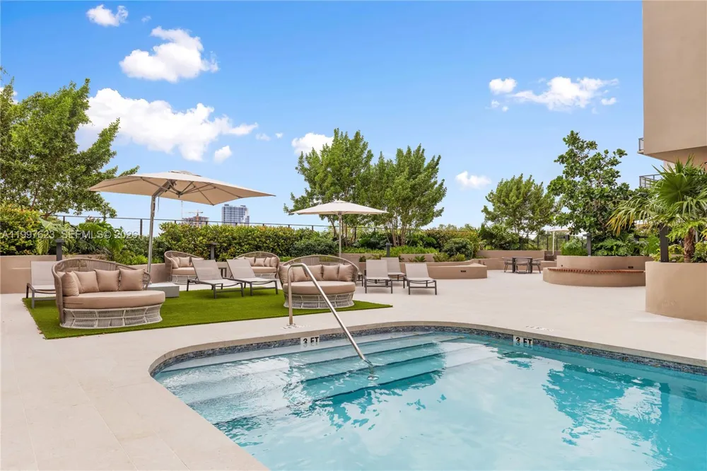 3034 Oak Avenue #504 Coconut Grove, FL 33133