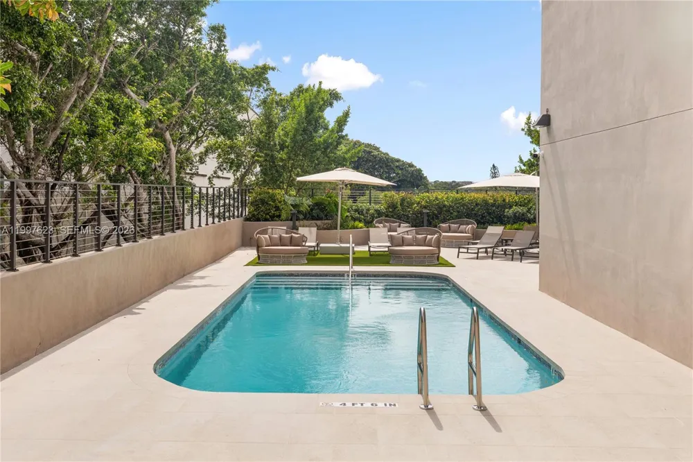 3034 Oak Avenue #504 Coconut Grove, FL 33133