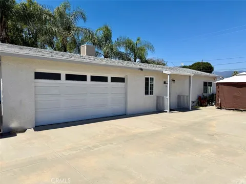 18421 E Cypress