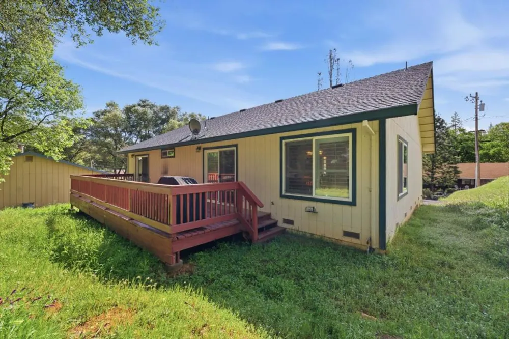 13074 Jackson Mill Drive Groveland, CA 95321