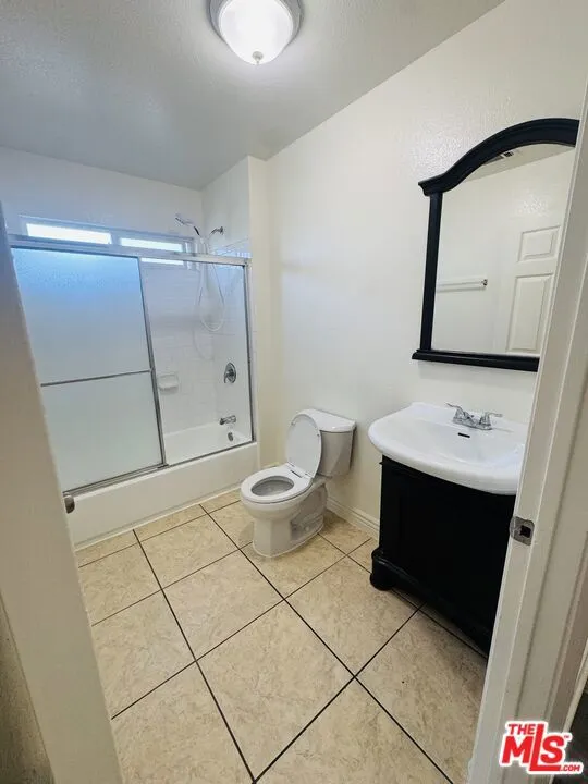 136 W 97th Street #138 Los Angeles, CA 90003