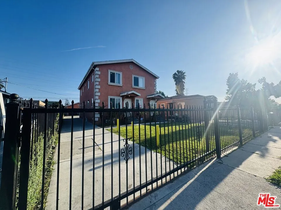 136 W 97th Street #138 Los Angeles, CA 90003