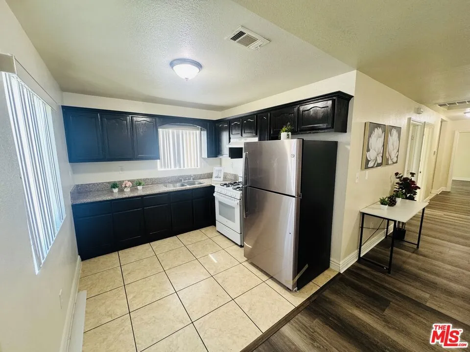 136 W 97th Street #138 Los Angeles, CA 90003