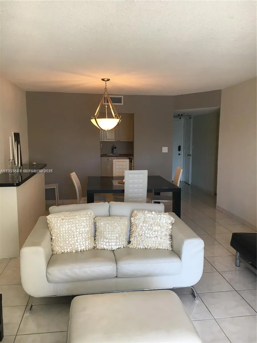 2750 NE 183rd St #801 Aventura, FL 33160