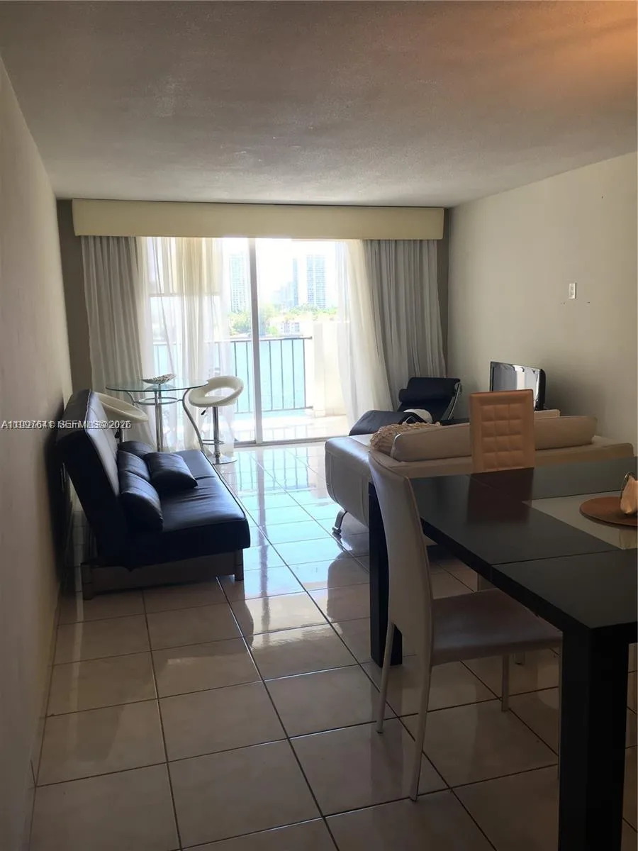 2750 NE 183rd St #801 Aventura, FL 33160