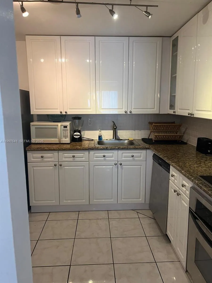 2750 NE 183rd St #801 Aventura, FL 33160