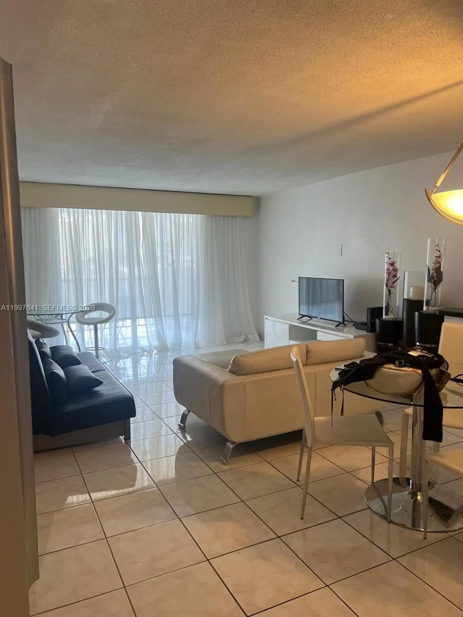2750 NE 183rd St #801 Aventura, FL 33160
