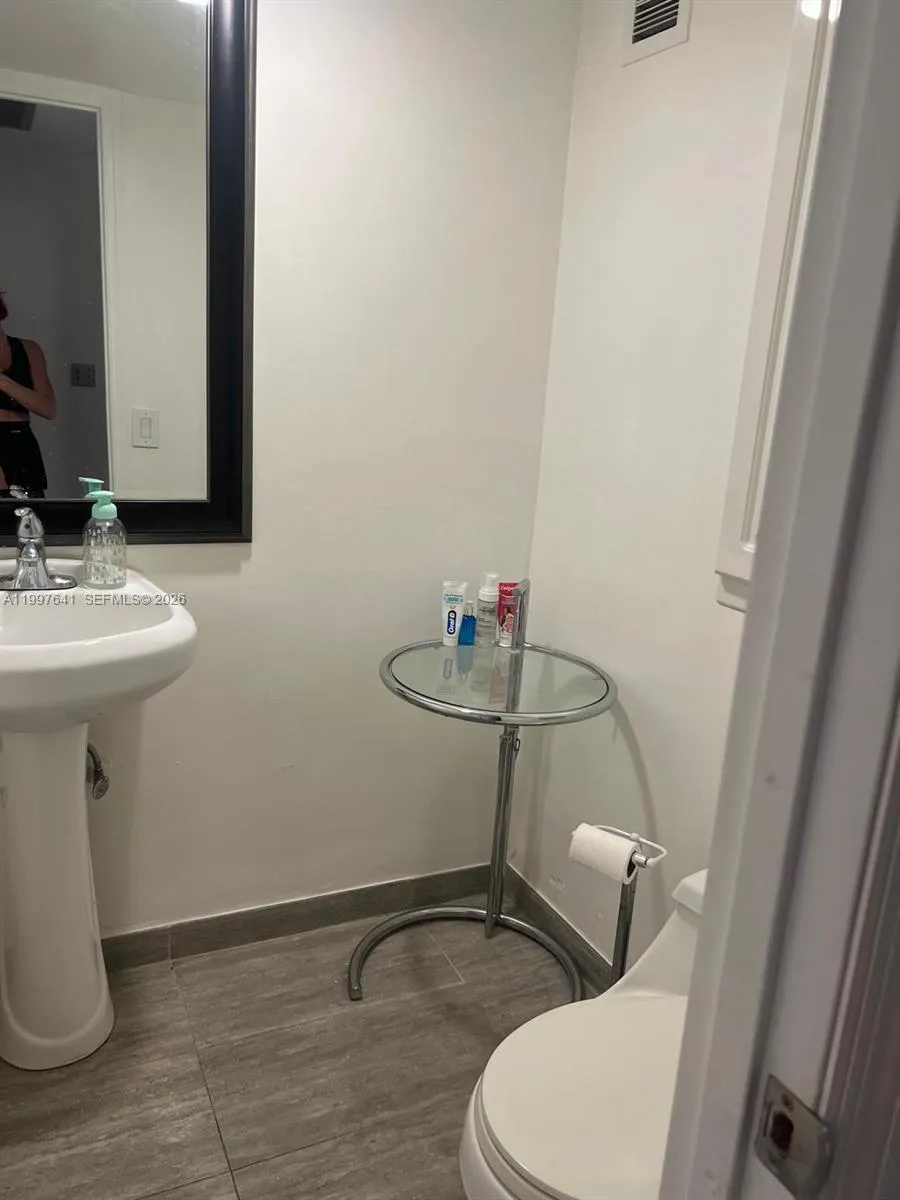2750 NE 183rd St #801 Aventura, FL 33160
