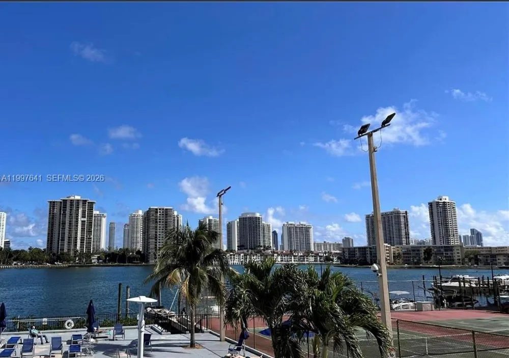 2750 NE 183rd St #801 Aventura, FL 33160