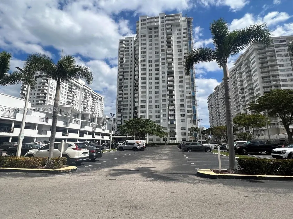 2750 NE 183rd St #801 Aventura, FL 33160