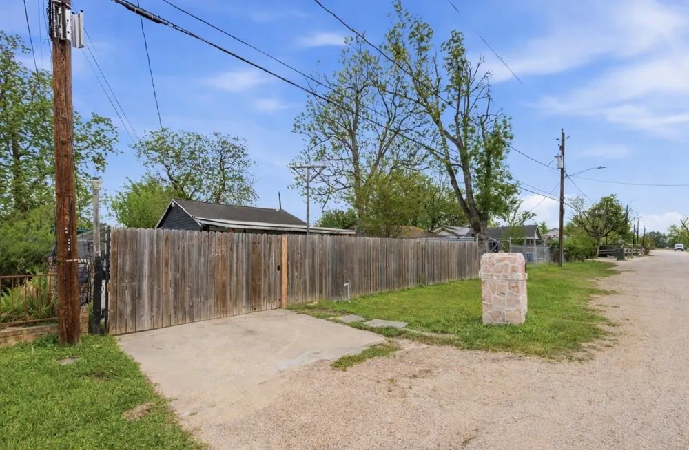 2423 Chamberlain Street Houston, TX 77093
