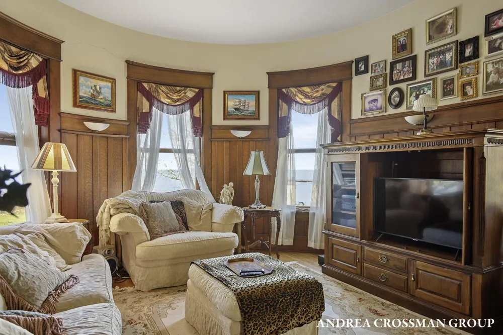 456 Monroe Boulevard South Haven City, MI 49090