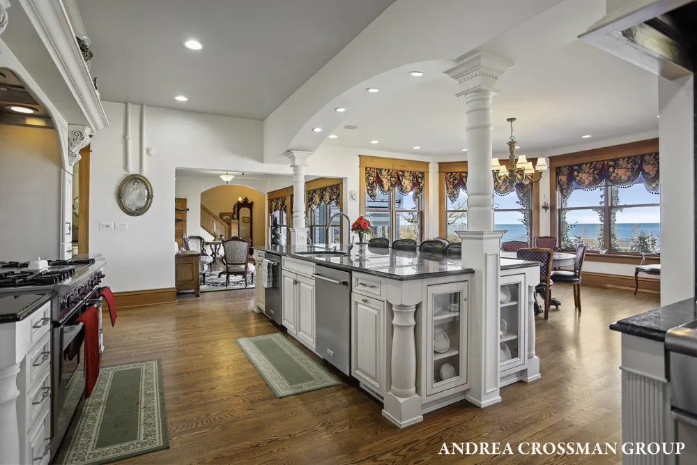 456 Monroe Boulevard South Haven City, MI 49090