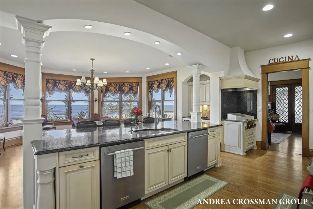 456 Monroe Boulevard South Haven City, MI 49090