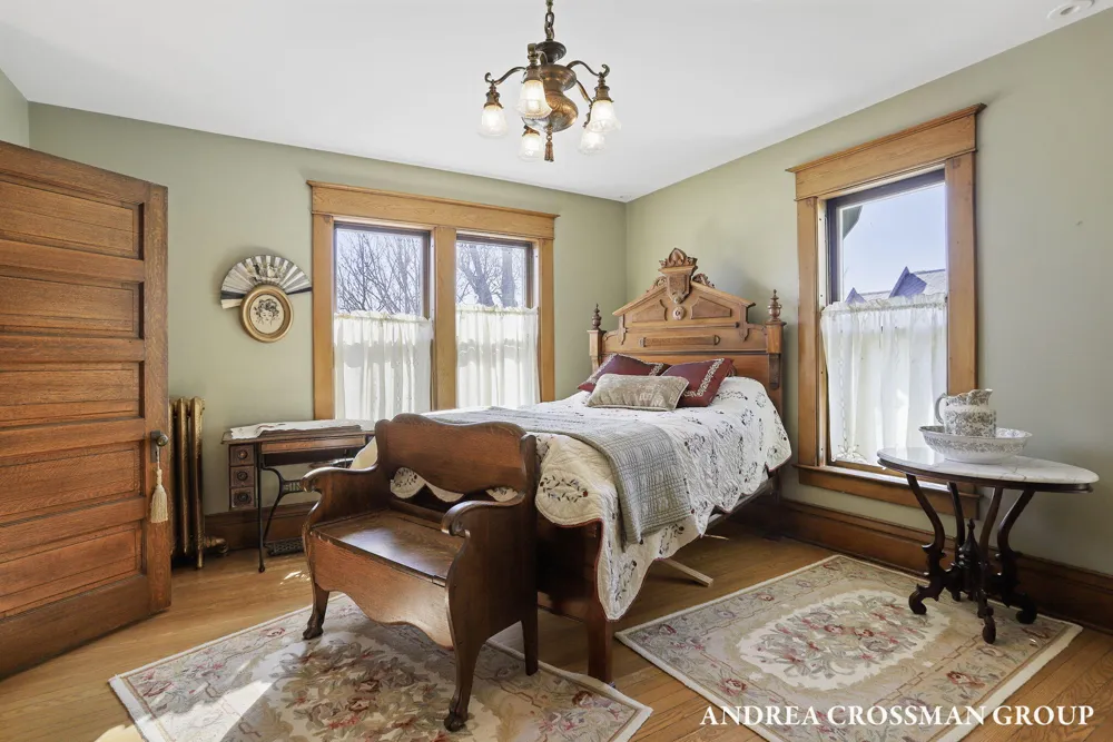 456 Monroe Boulevard South Haven City, MI 49090