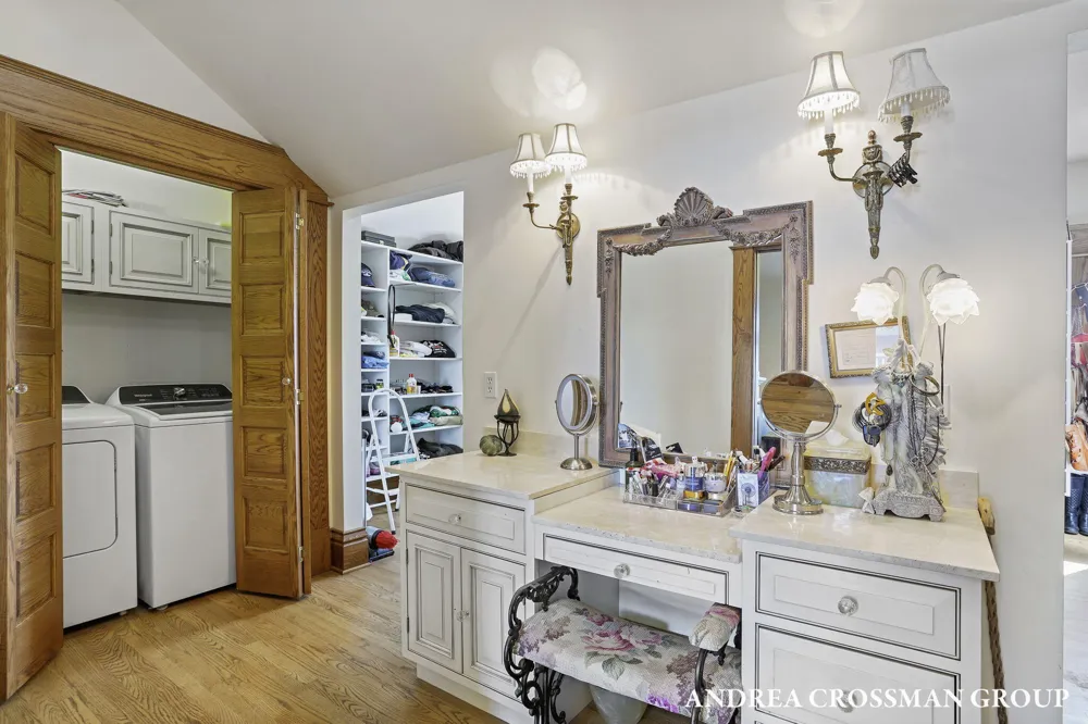 456 Monroe Boulevard South Haven City, MI 49090