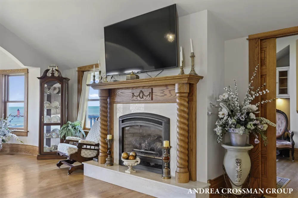 456 Monroe Boulevard South Haven City, MI 49090
