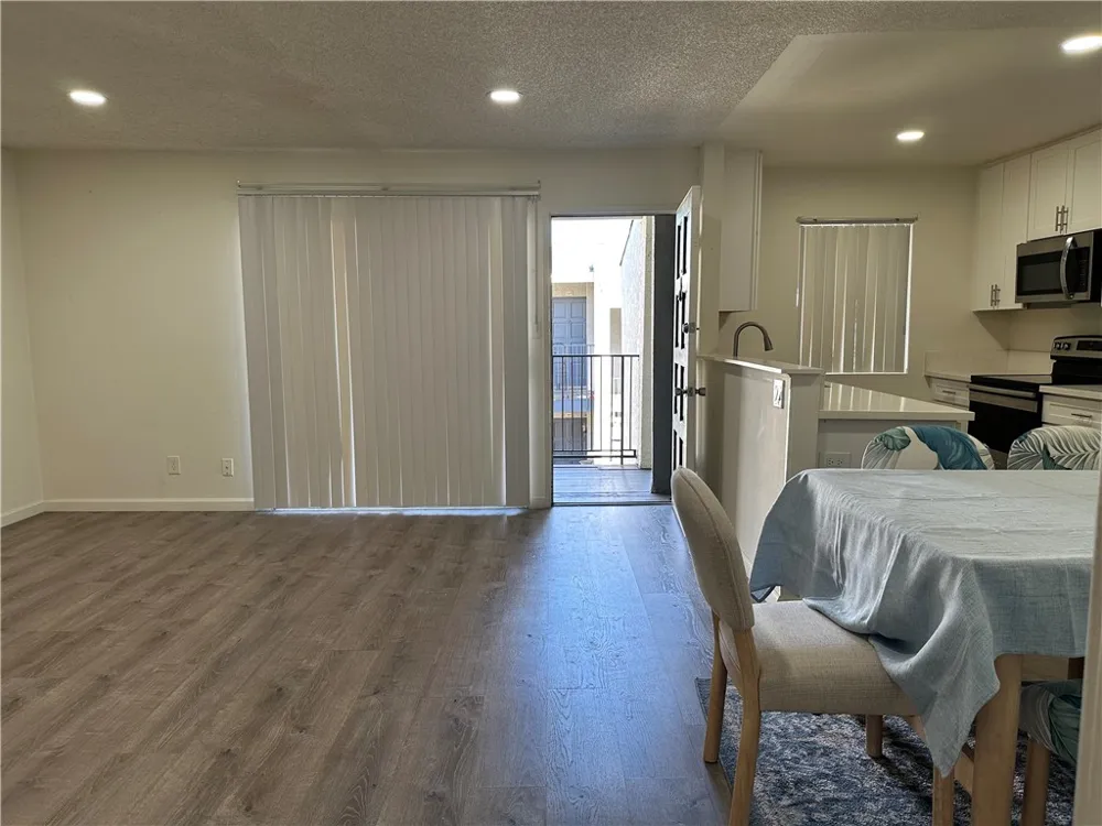 12350 Del Amo #2509 Lakewood, CA 90715