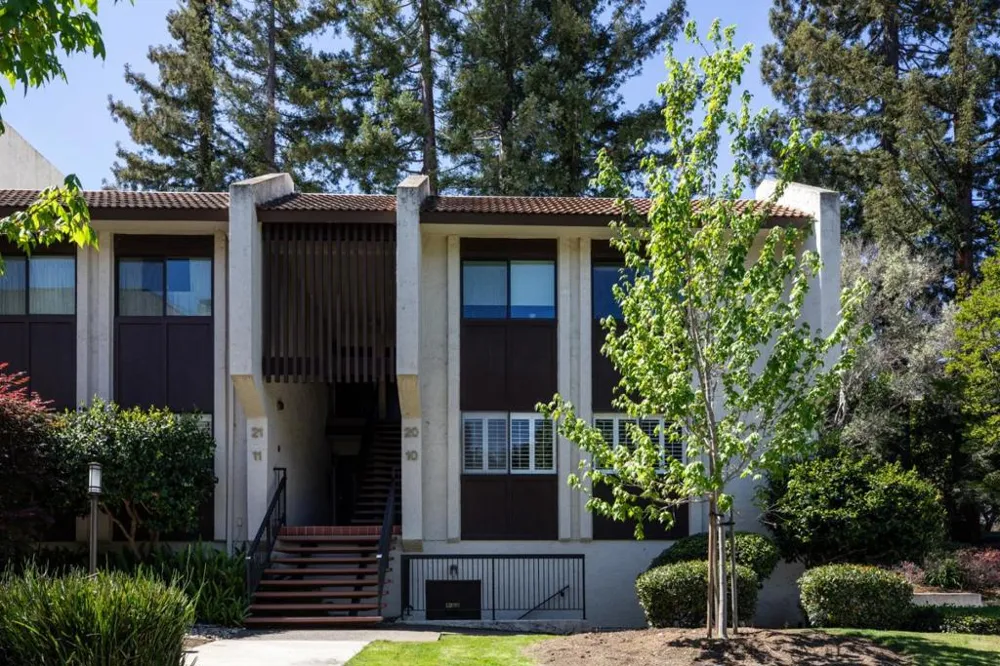 226 W Edith Avenue #20 Los Altos, CA 94022