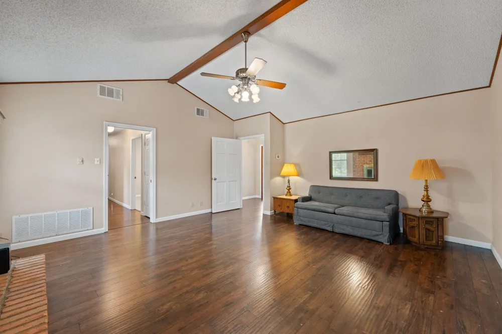 6265 County Road 305 Grandview, TX 76050