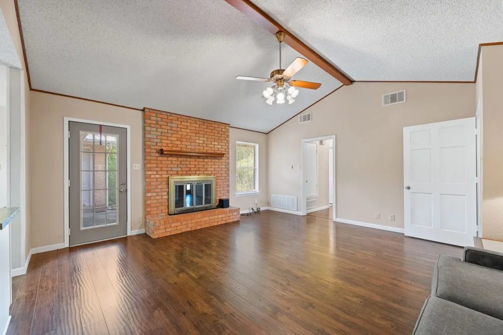 6265 County Road 305 Grandview, TX 76050