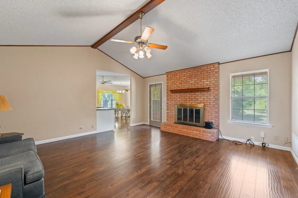 6265 County Road 305 Grandview, TX 76050