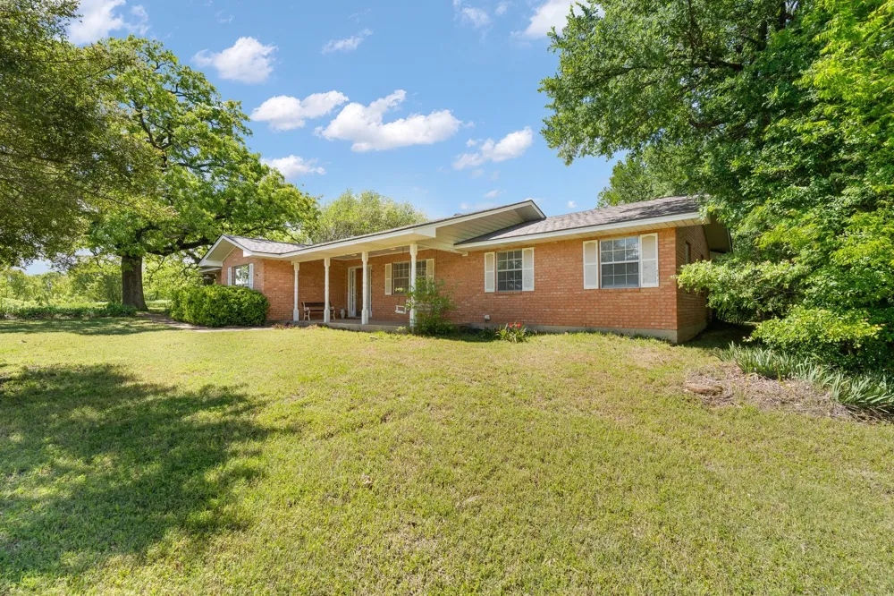 6265 County Road 305 Grandview, TX 76050