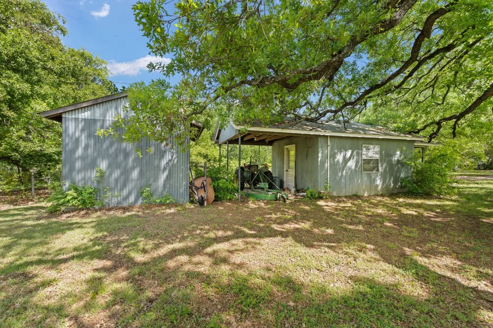 6265 County Road 305 Grandview, TX 76050