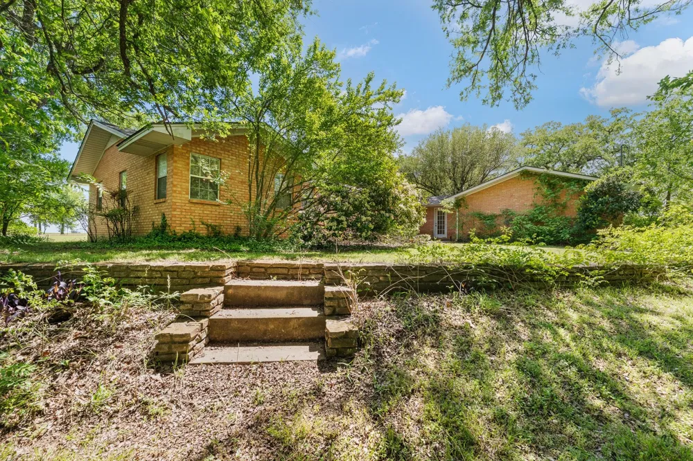 6265 County Road 305 Grandview, TX 76050