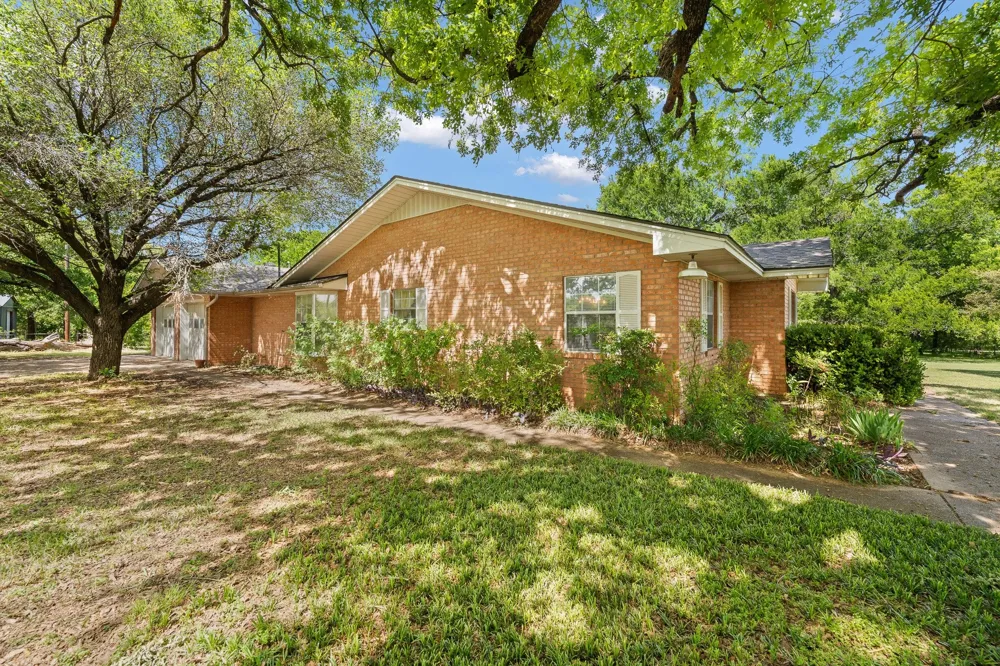 6265 County Road 305 Grandview, TX 76050