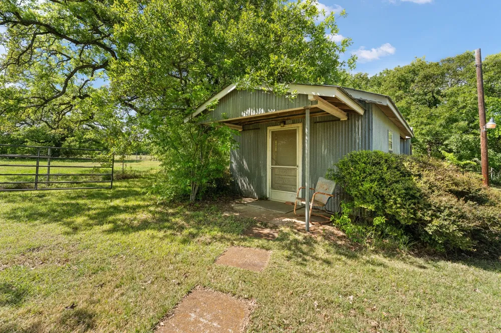 6265 County Road 305 Grandview, TX 76050