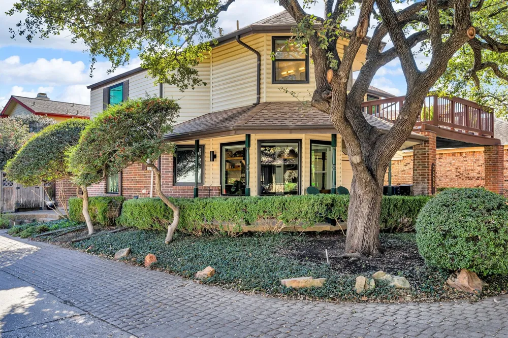 3288 Lakenheath Place Dallas, TX 75204