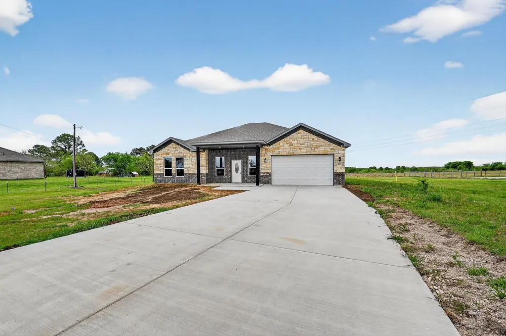 4510 County Road 307 Grandview, TX 76050
