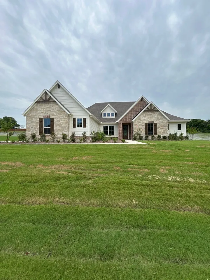 1002 Perrin Lane Van Alstyne, TX 75495