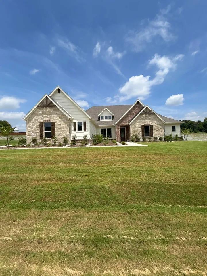 1002 Perrin Lane Van Alstyne, TX 75495