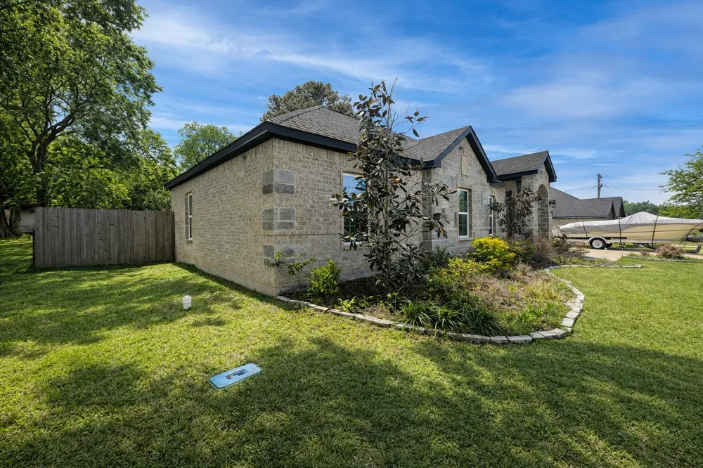 211 Kelly Lane Seven Points, TX 75143