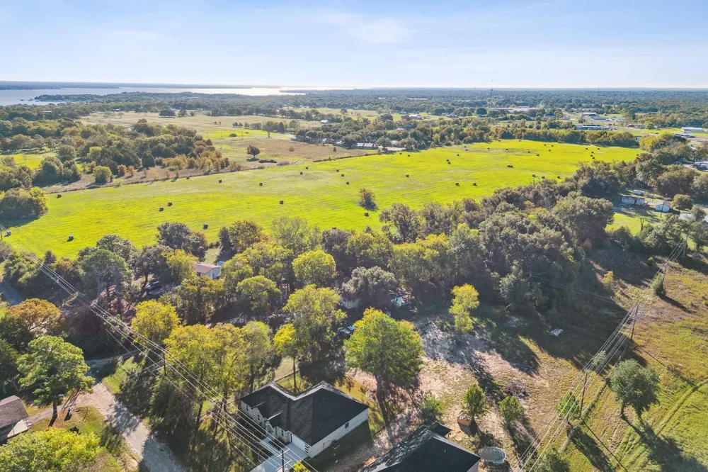 211 Kelly Lane Seven Points, TX 75143