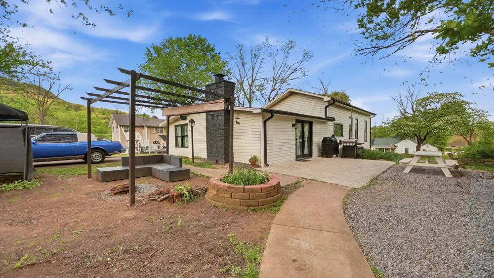306 Pine Avenue South Pittsburg, TN 37380