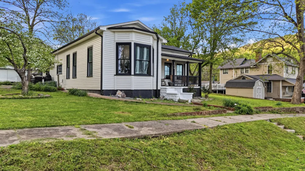 306 Pine Avenue South Pittsburg, TN 37380
