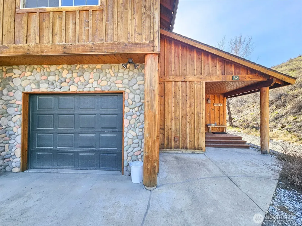 307 2 Cascadian Lane #32 Winthrop, WA 98862